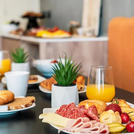 Stuart By Zzzing Gasthof Gzira