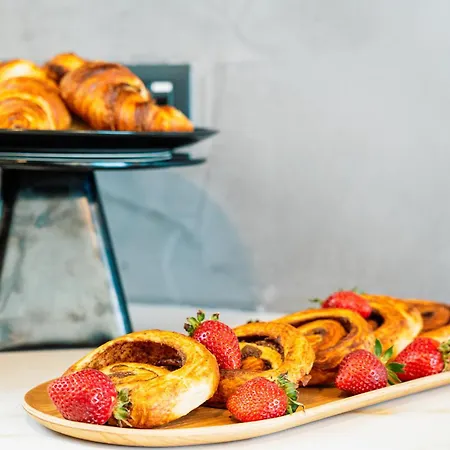 Гостевой дом Stuart By Zzzing